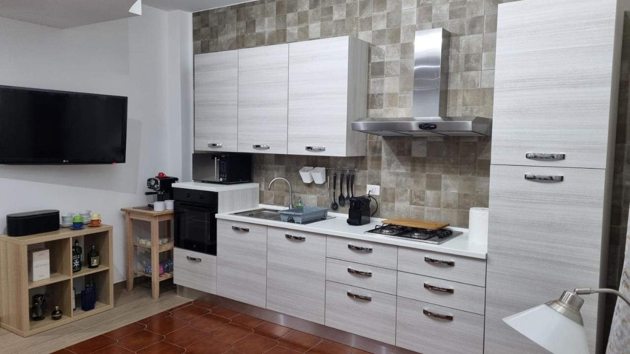 Bnb The Station Nettuno Bagian luar foto