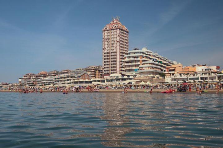Bnb The Station Nettuno Bagian luar foto