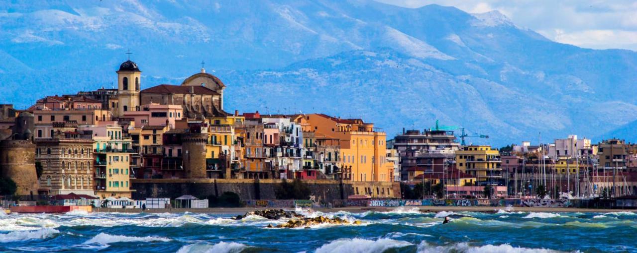 Bnb The Station Nettuno Bagian luar foto